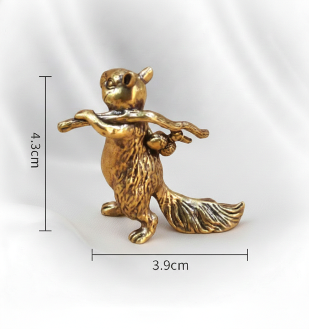 1 pc Solid Brass Squirrel Figurine – Mini Bronze Tea Pet Ornament, Anti-Squirrel Desk Decor, Handheld Brass Animal Craft Gift for Office, Home & Tea Table
