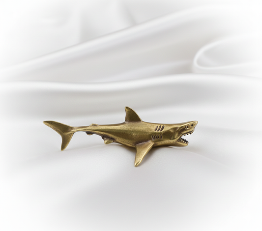 1 pc Brass Shark Mini Ornament – Solid Metal Animal Figurine Tea Pet, Retro Desk Sculpture for Office & Home Décor, Collectible Craft