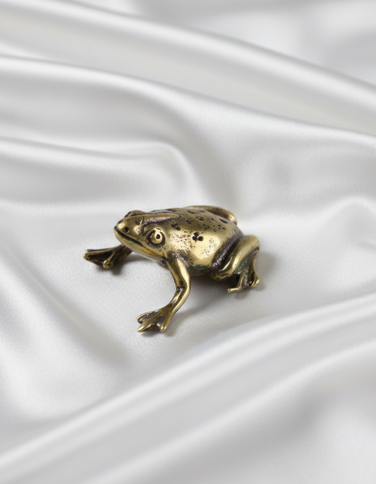 Vintage Copper Mini Frog Statue – Retro Brass Animal Figurine | Cute Desk Ornament, Home Decor Accent, Good Luck Gift