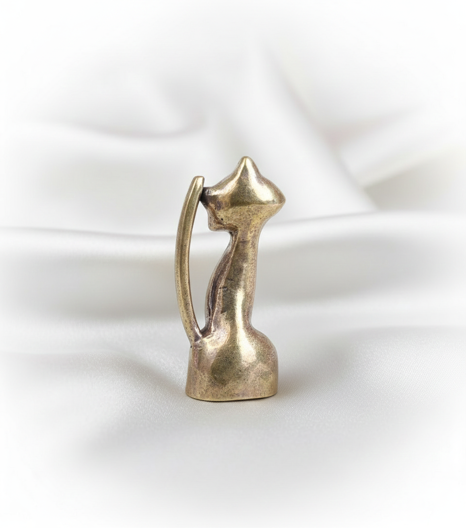 Handcrafted Brass Cat Figurine Incense Burner – Mini 1 pc Copper Kitten Statue, Cute Animal Desktop Ornament for Home & Office Décor, Cat Lover Gift