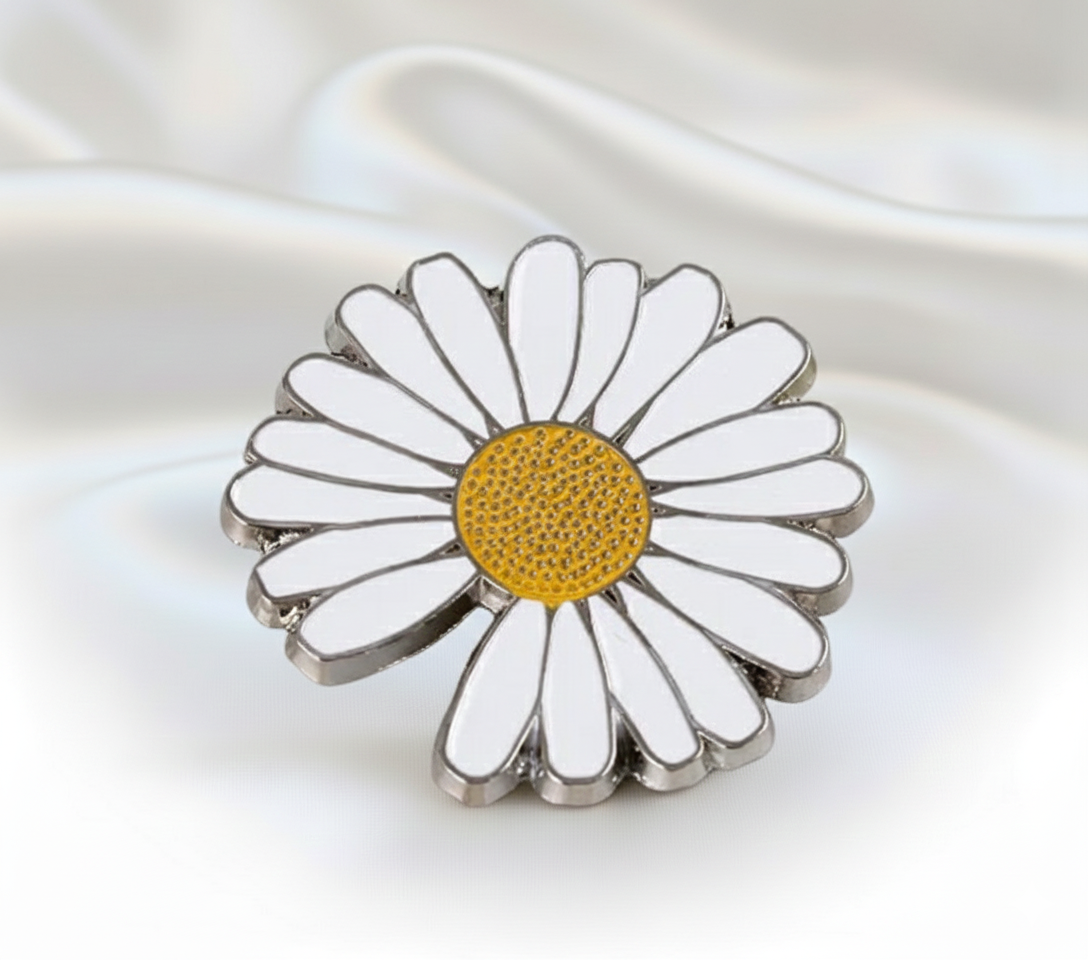 Pretty Daisy Brooches Cartoon Fashionable Flowers Badge Enamel Pins Backpack Denim Lapel Pin Jewelry Gifts for Girls Accessories