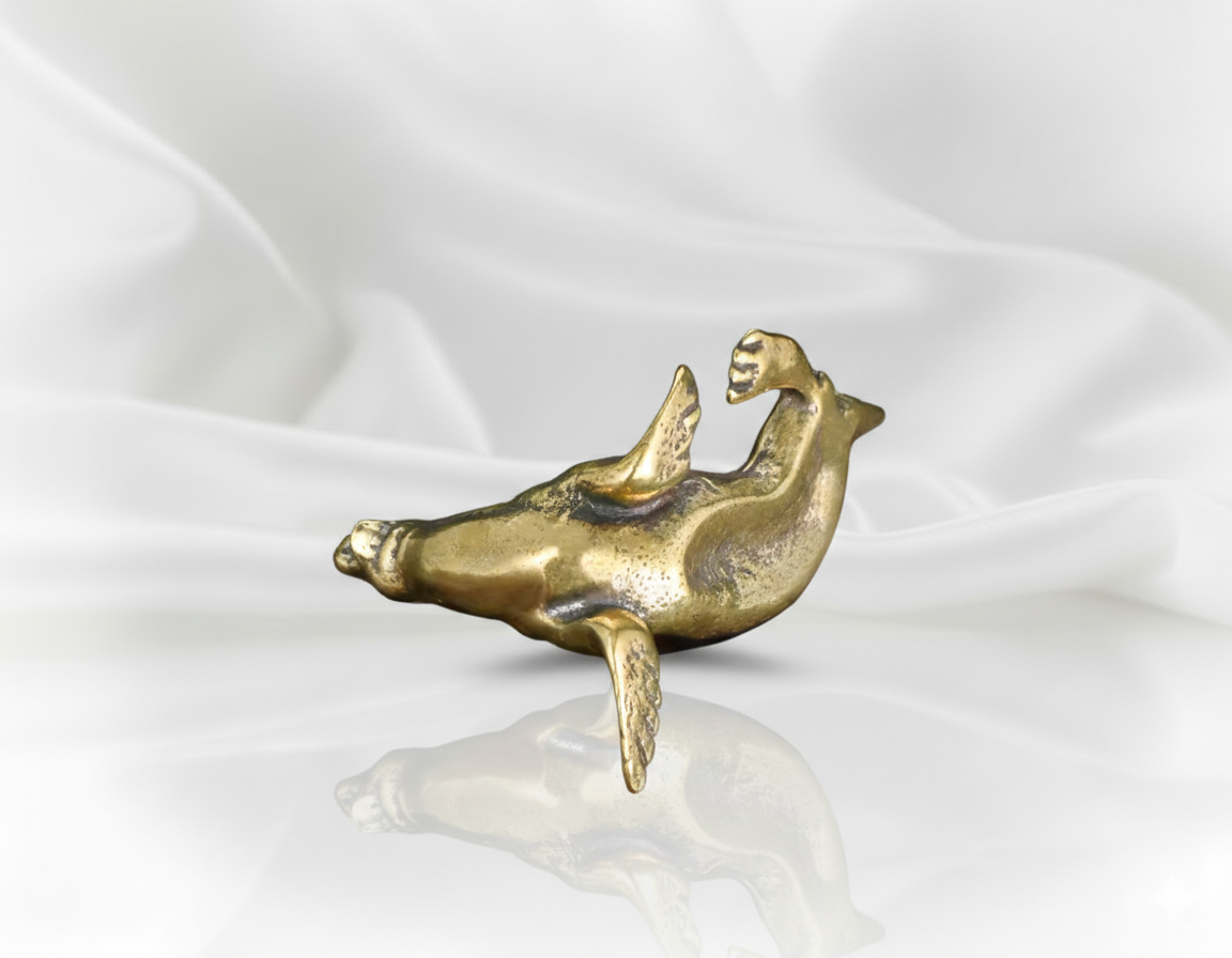 1 PC Mini Brass Sea Lion Figurine – Retro Metal Animal Desktop Ornament, Tea Pet Craft, Home & Office Decoration (4.5cm, 28g)