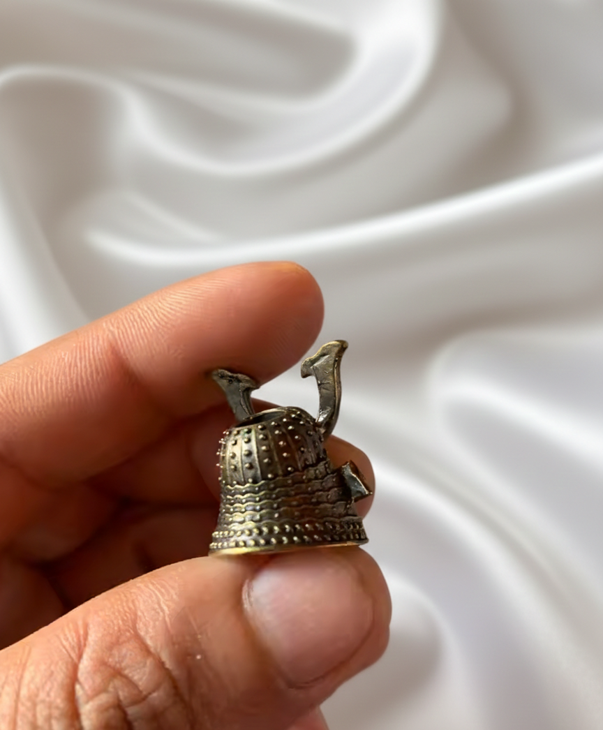 1PC Brass Skeleton Helmet Warrior Knife Bead – Outdoor EDC Lanyard Pendant for Backpack, Bracelet, Necklace, Keychain & DIY Accessories