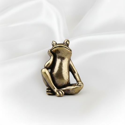 Retro Thinking Frog Statue | Cute Mini Frog Figurine | Solid Home & Car Dashboard Ornament | Vintage Decor Accessory