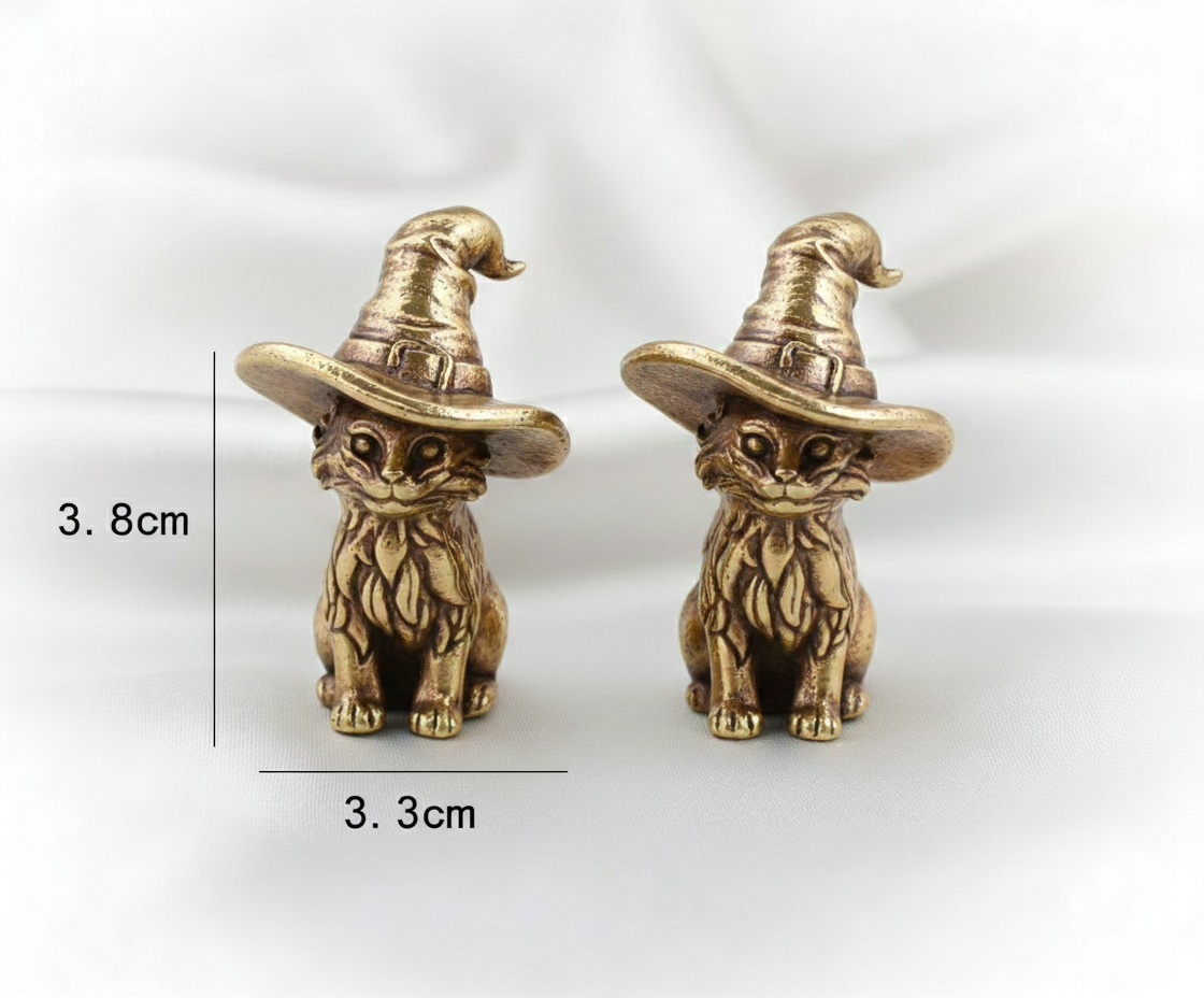 1 pc Cute Sorcerer Cat Mini Statue – Solid Brass Kitten Figurine, Retro Animal Ornament, Creative Witch Cat Home Décor, Small Collectible Gift